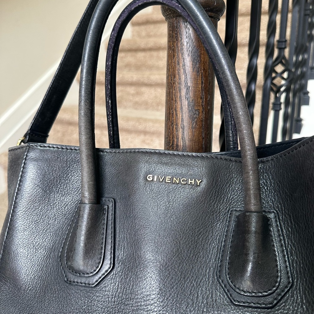 Givenchy large Antigona Black Tote with Structured Leather Design